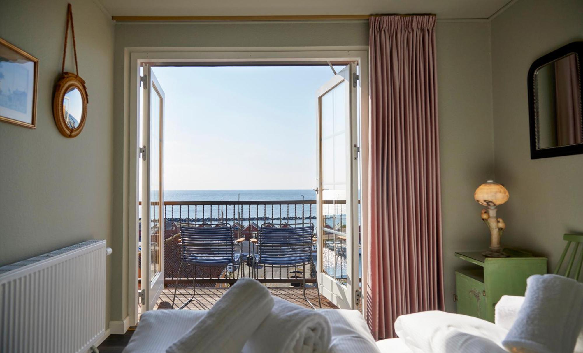 Hotel Kysten Hasle Extérieur photo