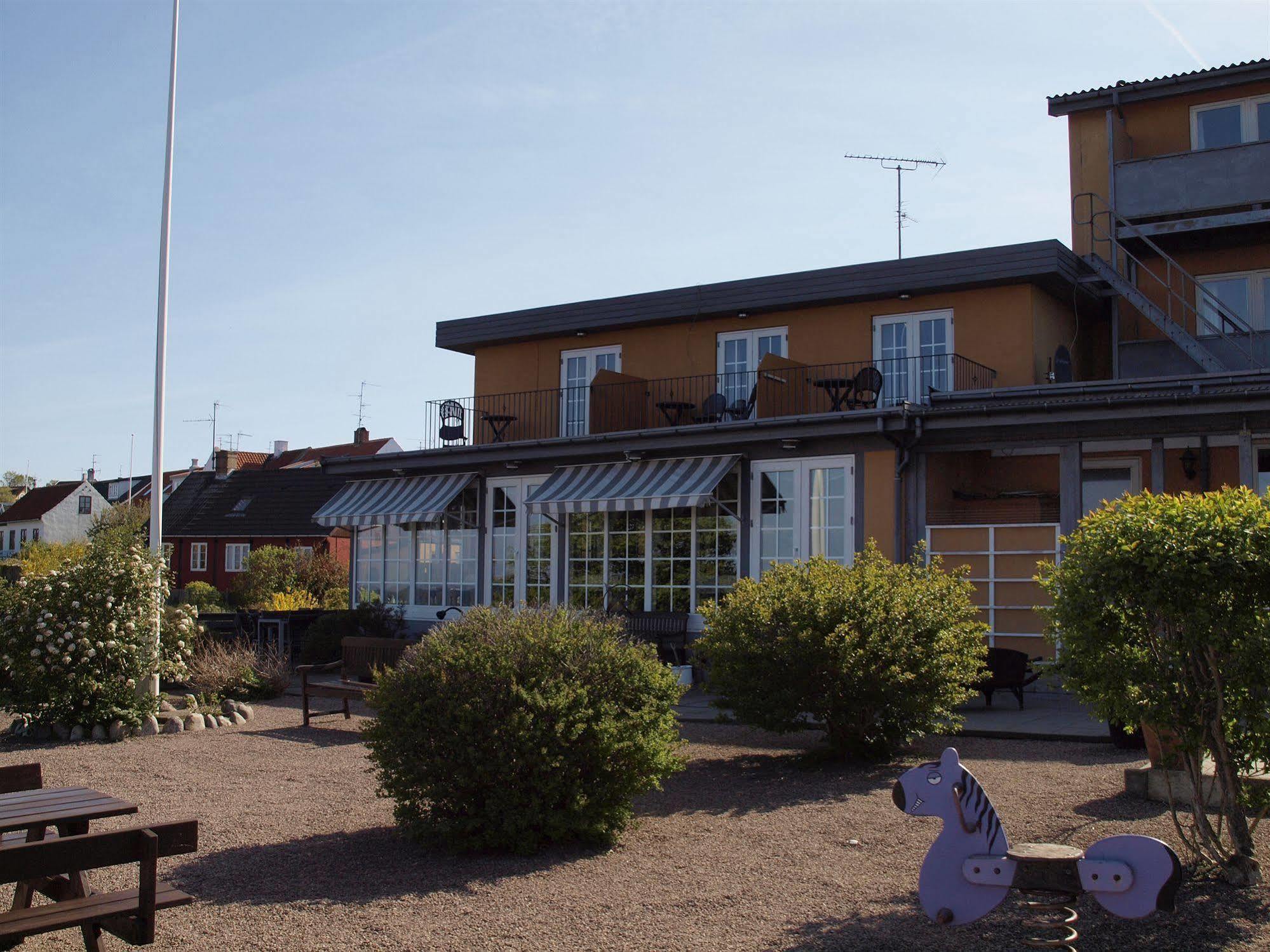 Hotel Kysten Hasle Extérieur photo